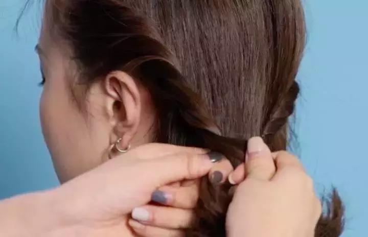 周冬雨发型同款刘海编发教程,周冬雨春风十里不如你编发