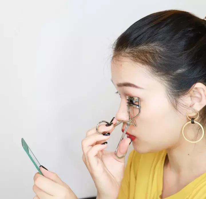 日常眼妆小技巧三步轻松搞定眼妆,眼妆新手学起来最简单的方法