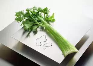 芹菜最健康的食物,芹菜最外面的老叶有营养的吗