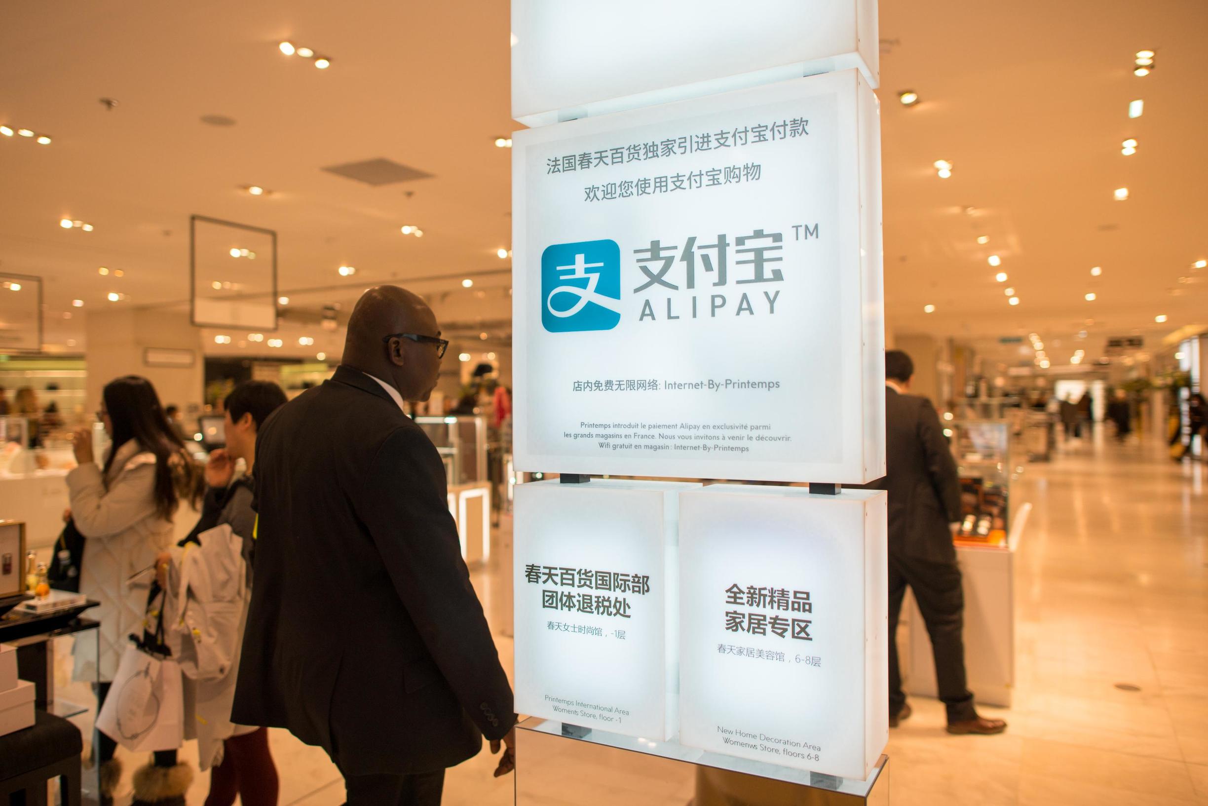 这个国庆，数十万境外商家推支付宝价，中国人买东西比本地人便宜