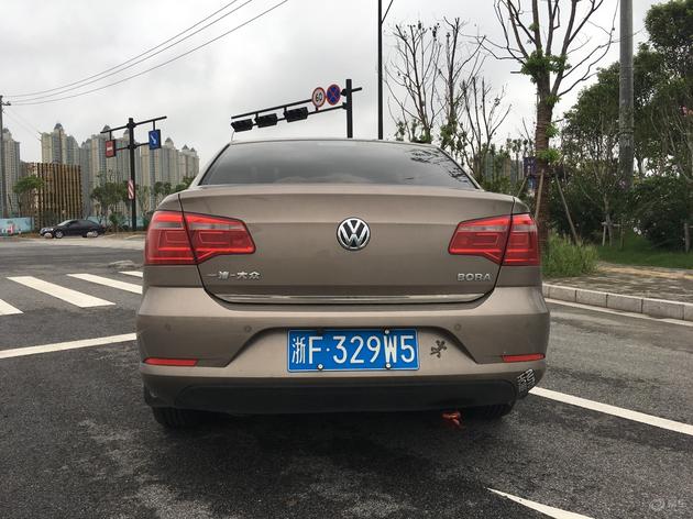 2014年大众宝来手动1.6实测油耗,2015年大众宝来1.6手动挡优缺点