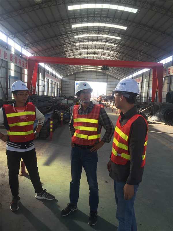 用生命铺路,用生命筑路以温暖搭桥图片