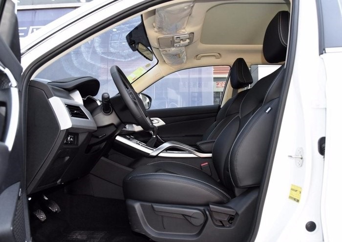 博越手动智尚0-100加速,博越2.0手动挡异响