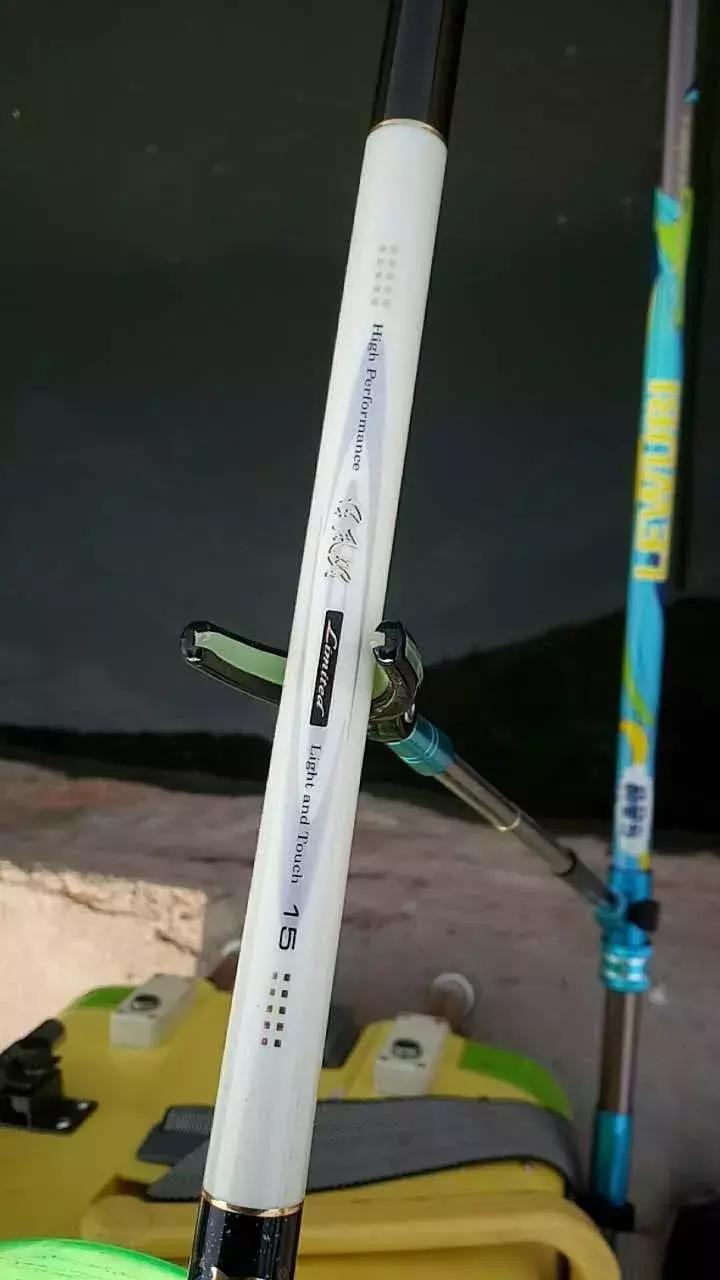 一群老大爷钓鱼,一群大爷岸上钓鱼