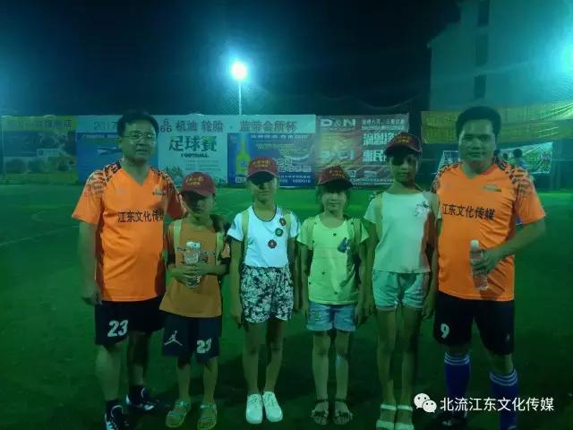 小学生足球小记者采访模板,足球联赛小记者报道