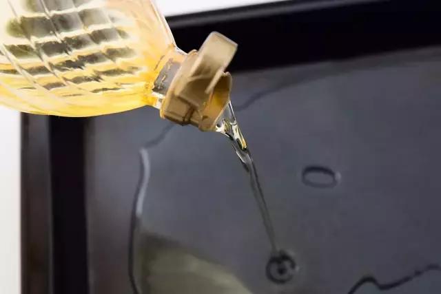 教你不用一滴水一年没洗油烟机,用塑料瓶抽油烟机一年不用洗