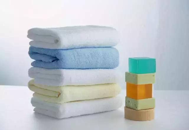 下雨时怎么让鞋子不湿,下雨潮湿天如何让鞋子快速干了