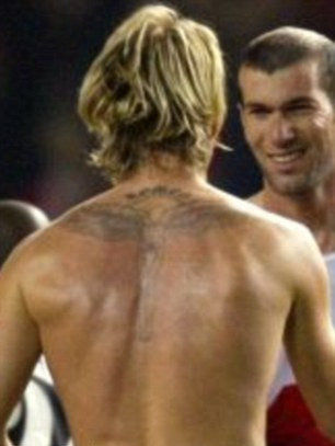 贝克汉姆身上的中文纹身写的什么,贝克汉姆纹身中文是什么字