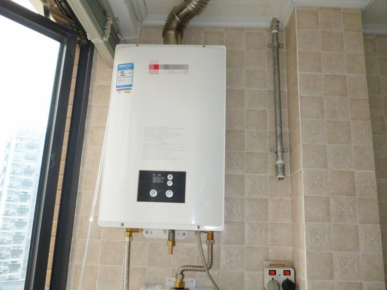 燃气热水器用8升好还是10升好,普通家用热水器10升合适吗