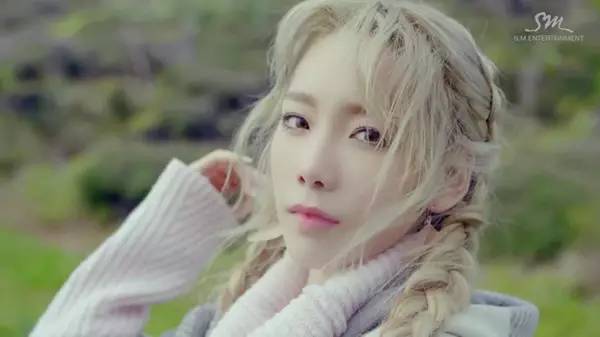 发色2022年女,适合淡颜的韩系发色