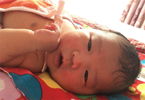 八斤四两顺产头胎,顺产七斤三两男孩女孩