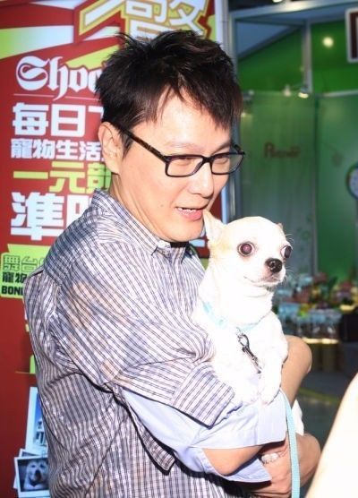 张信哲救猫,张信哲救人歌曲