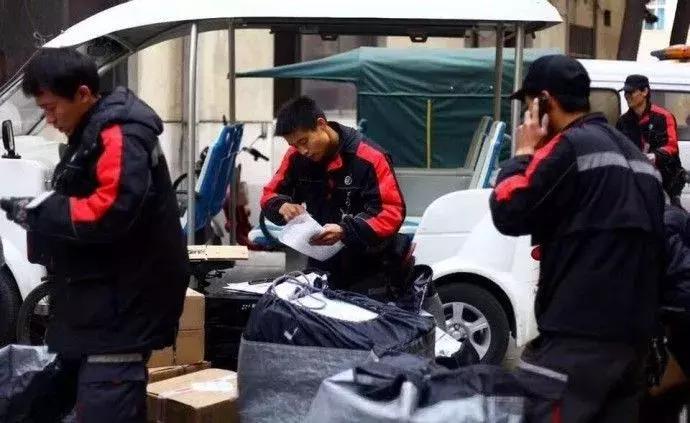 巴黎世家是什么工装,巴黎世家工作服卖多少钱