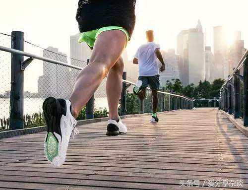 长时间没跑步突然跑步大腿酸疼,跑步后大腿肌肉酸痛怎么办