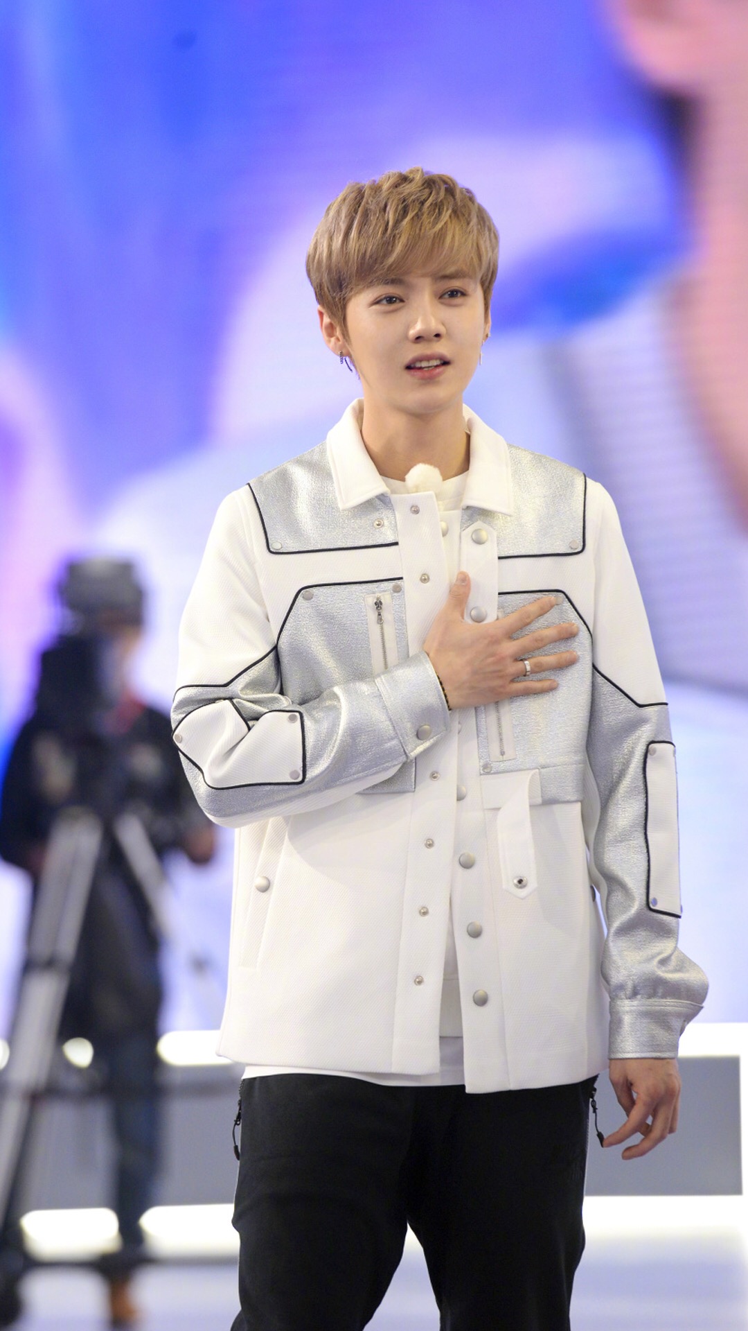 鹿晗高清手机壁纸大图,鹿晗高清壁纸2017卡通