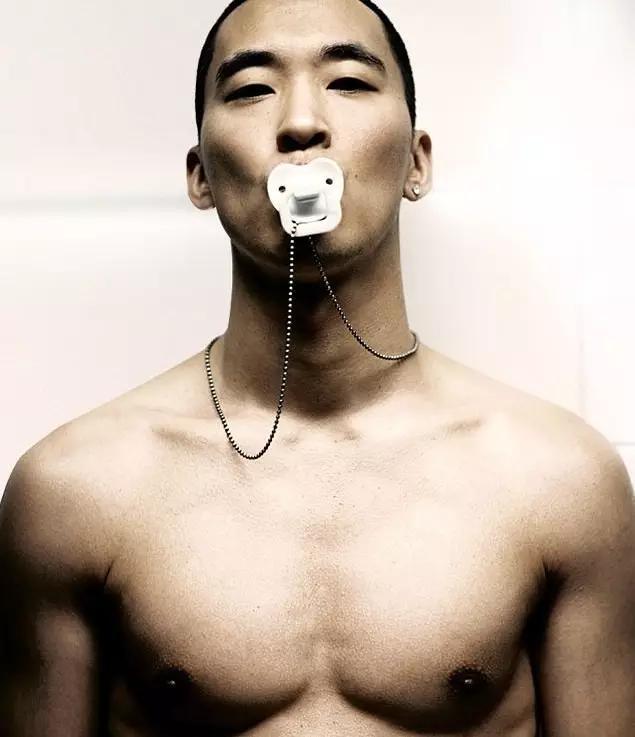 这个叫大哥的男人用17攻陷了*载下**榜，征服了国民老公