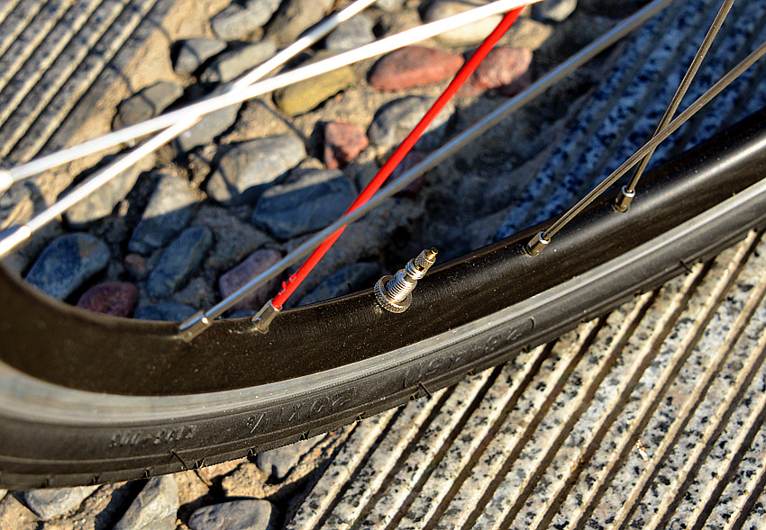 雅迪电动自行车怎么骑新手教程,菜鸟新手自行车骑行推荐