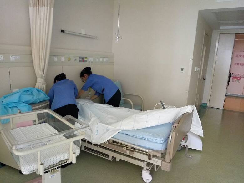 二胎妈妈顺产分娩过程,二胎妈妈剖腹产的经历