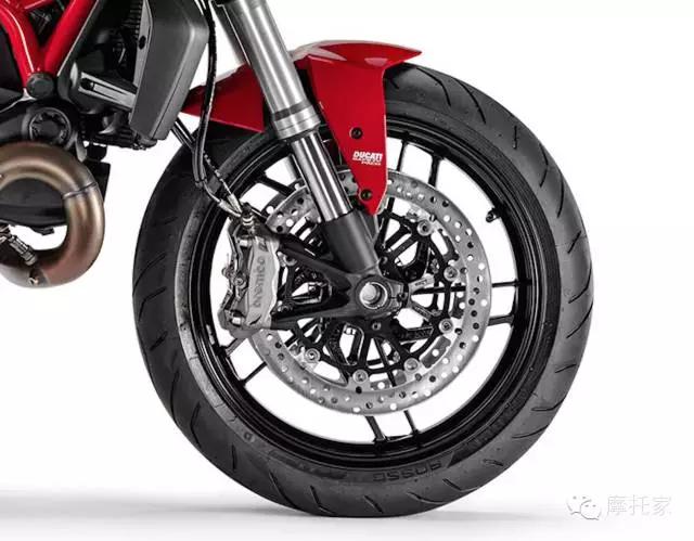 杜卡迪82118款和19款差别,大魔鬼摩托车杜卡迪经典款