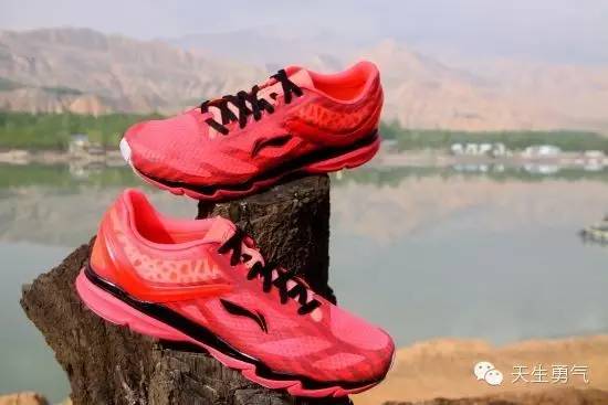 秋冬季专业跑步装备必买清单,跑步必备的七款装备有哪些