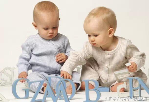 奶奶带娃受惊吓,宝宝出门被吓着了睡不安稳