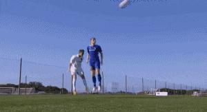 能做好两件事:盯人与解围,你就是个优秀中后卫