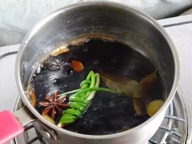 为什么饭店的酱油这么好吃,为什么饭店酱油不会很咸