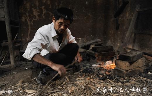 故事：逼迫继父离家出走，三年后，岂料他早已去世，还打了三年钱