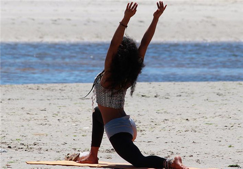 瑜伽的初步练习20式瑜伽经典动作图解