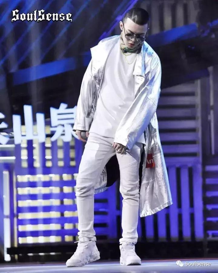 从《中国有嘻哈》rapper的服饰，看2017秋季服饰搭配