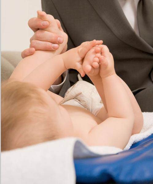 新生女宝宝分泌白色奶状物,出生30天的宝宝分泌白色分泌物