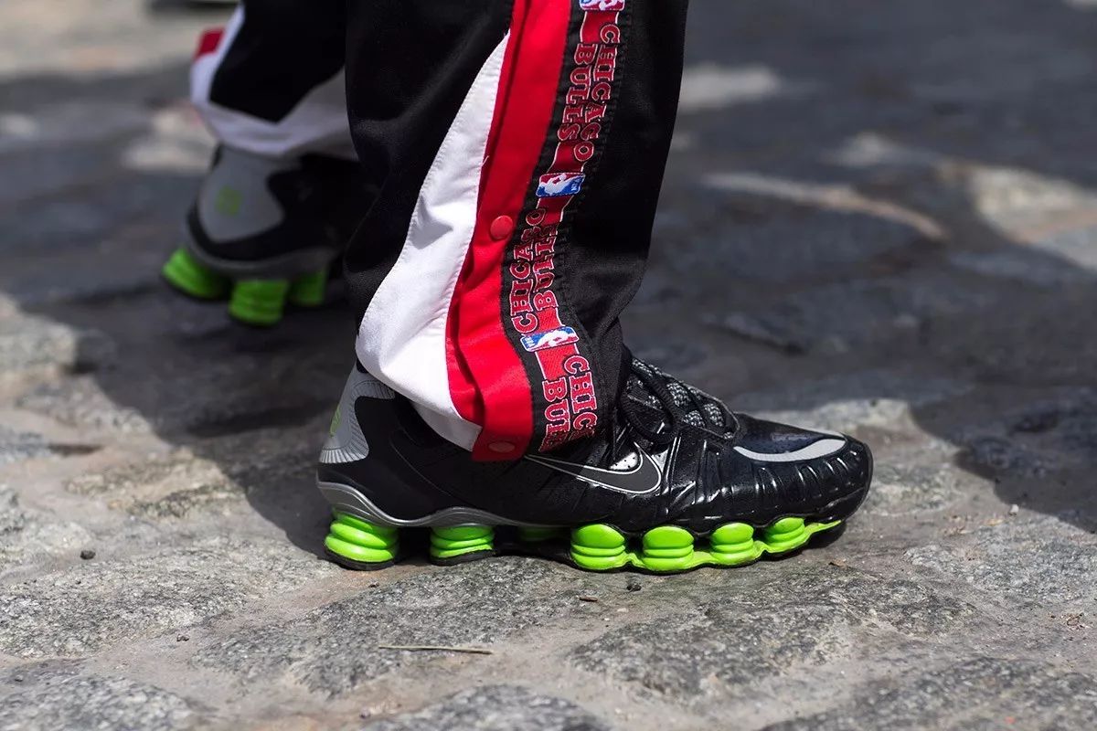 给你一份Sneaker趋势分析，让你在潮流的道路上越走越顺！