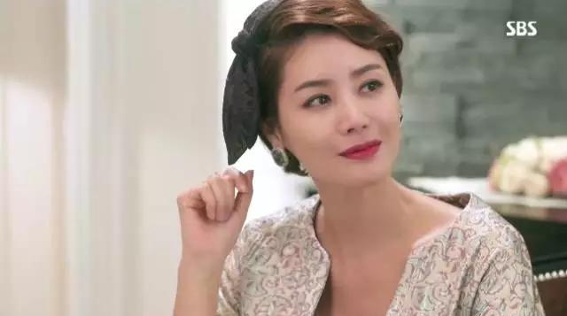 韩剧同款首饰,宋仲基片场被拍与宋慧乔同款卫衣