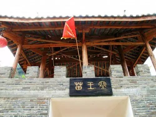 离石林不到20公里的地方,隐藏着昆明人没发现的苗王寨