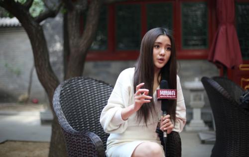 美女足球老板誓言投亿元两年冲超战亚冠，无奈球队半年就欠薪解散