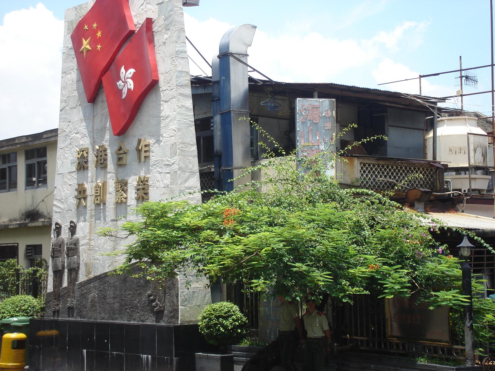 只因在人群里多看了你一眼风景,只因为在人群中多看了你一眼男生