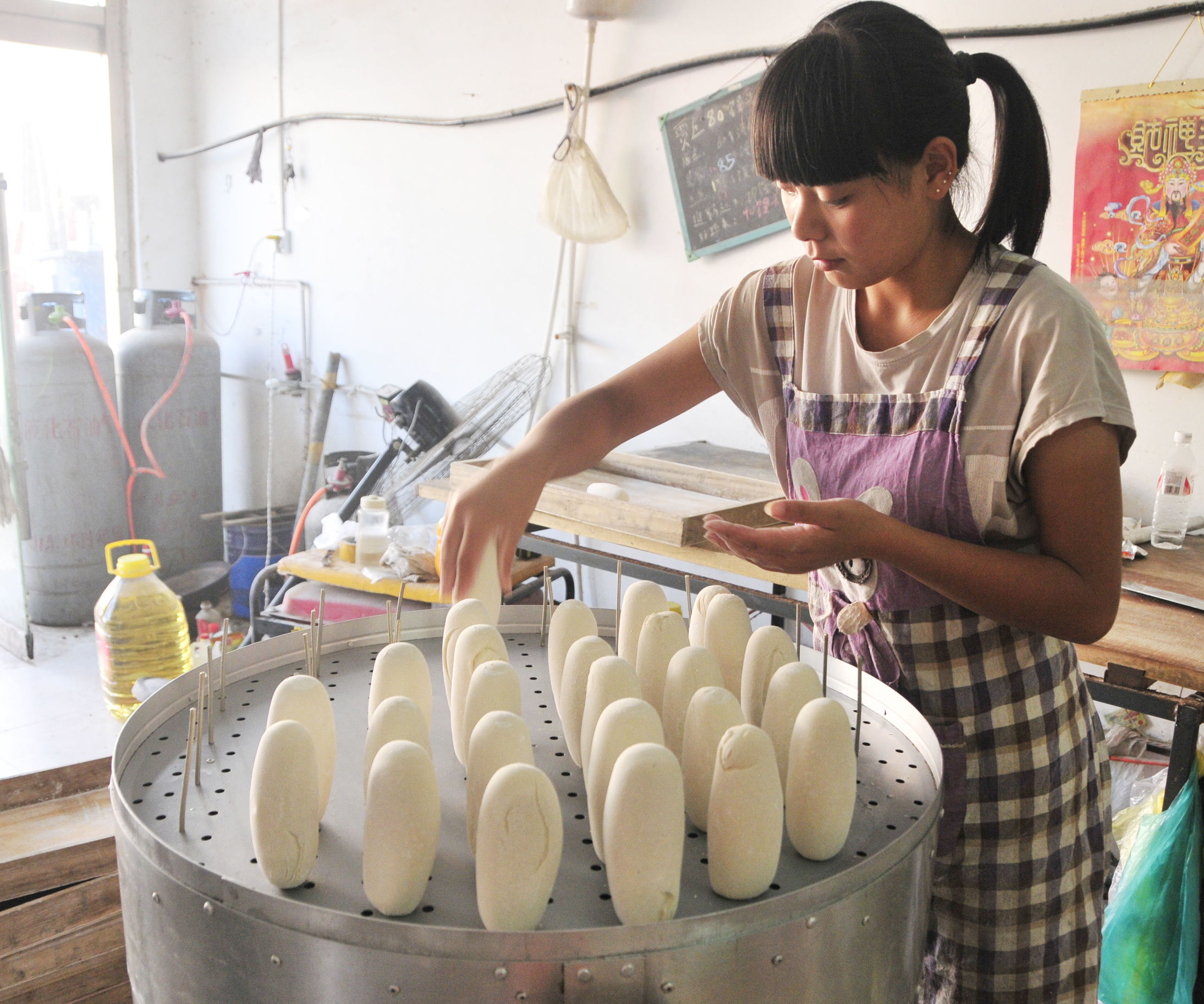 九零后夫妻卖馒头月入两万,山东夫妻卖馒头月收入100万