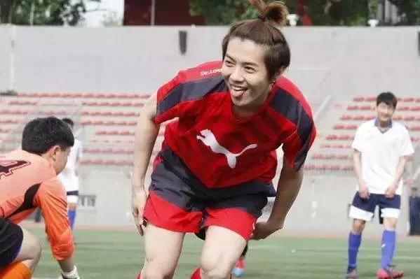 鹿晗喜欢的足球偶像是几号,鹿晗最新踢球信息