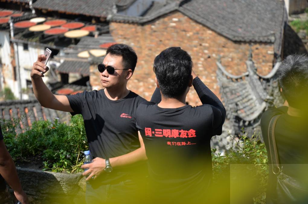 「国庆第7天」婺源又一大事发生，500铁骑进村赏秋