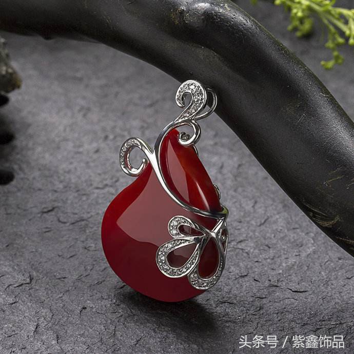 珊瑚佩戴注意事项与保养