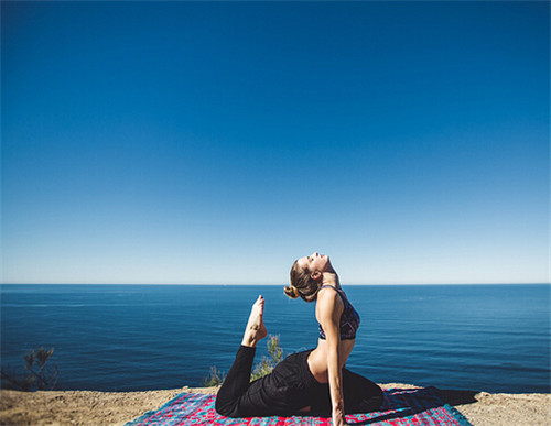 练瑜伽必须用品有什么,瑜伽能带来哪些功效