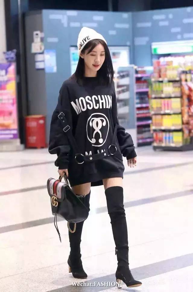 秋款卫衣女装搭配,早秋女装潮牌卫衣搭配什么裤子