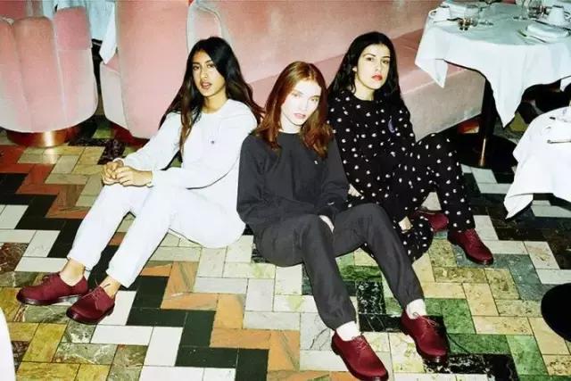 champion黑色和白色哪个好,champion复古低调