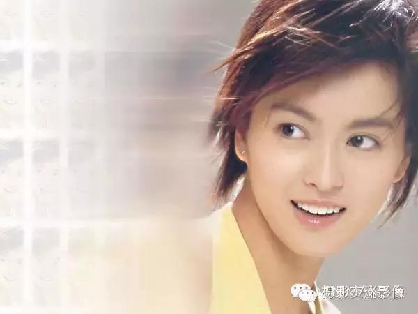 拍照怎么笑得好看又自然不露牙,拍照时如何笑得更好看更自然