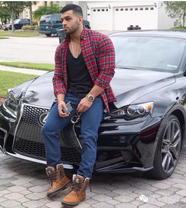 光头络腮胡肌肉男人,肌肉最猛而且非常帅的肌肉男