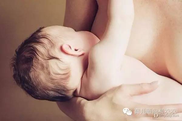 2个月宝宝一次吃400ml的奶，为什么还吃不饱？