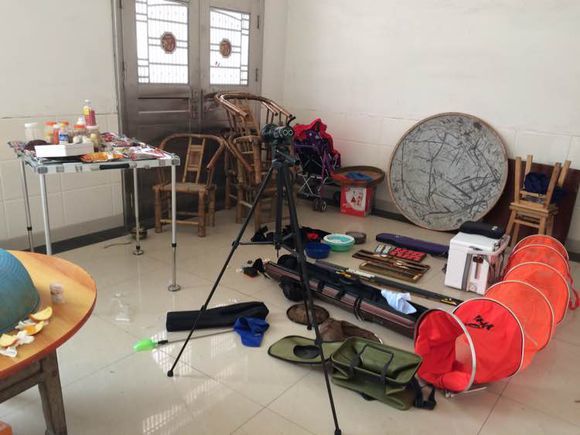 钓鱼是一条不归之路,钓鱼是条不归路一上钩就下不来