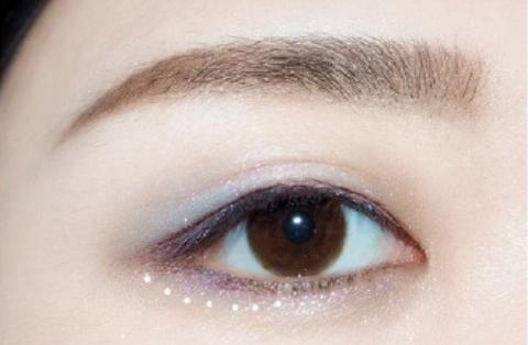 化妆简单教程手残党眼影,手残党腮红当眼影怎么画