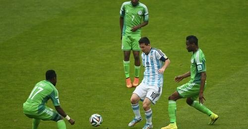 曾经比肩梅西的国足之星,梅西2005世青赛足球之星