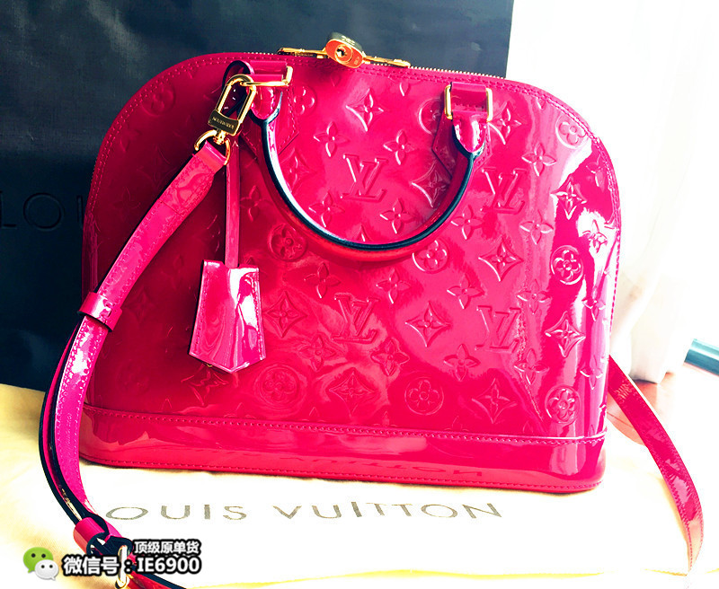 年入百万美女主播欧洲疯狂购买大牌包包，看完觉得她有钱好任性!